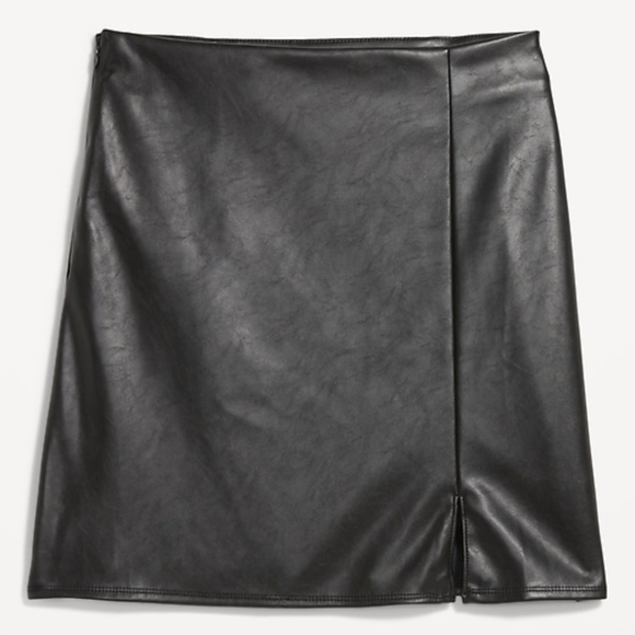 Old Navy High-Waisted Mini Skirt in Black Faux Leather - Picture 2 of 4